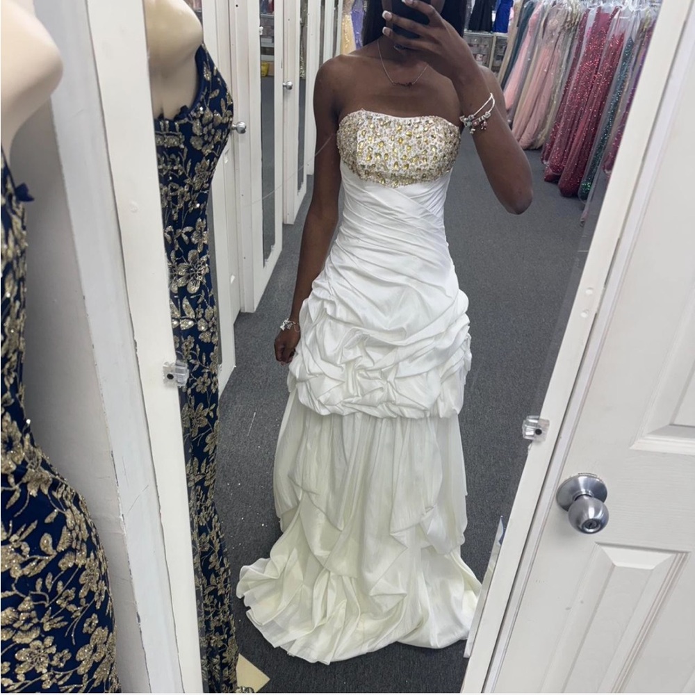 Elegant White Strapless Gown with Gold Embellishments